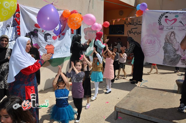 كفرقاسم – فيديو: بساتين الامل, السلام , والمحبة تحتفل بعيد الام على انغام عمو انس وجوقته ..